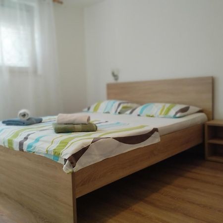 Apartman Tri palme Gabonjin Bagian luar foto